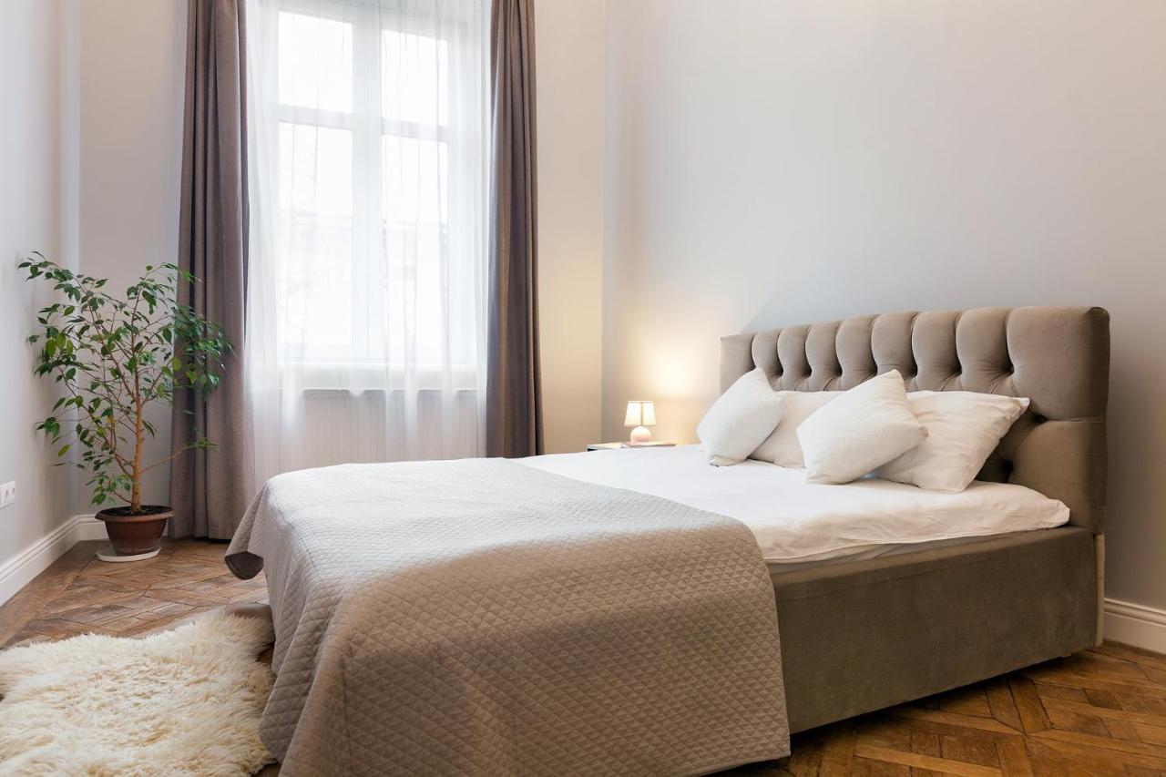 Chopin In The Center Of Apartment Lviv