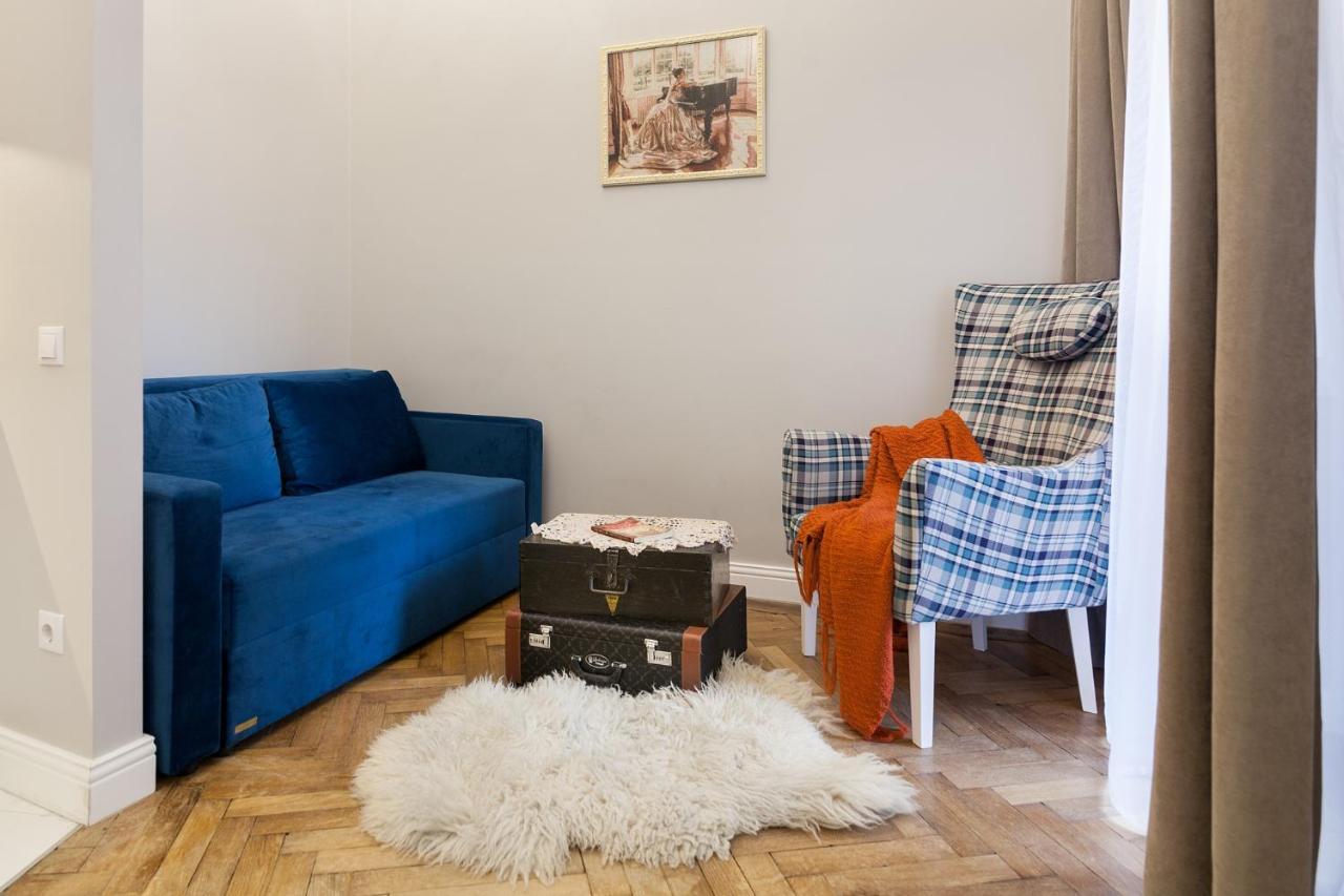 Chopin In The Center Of Apartment